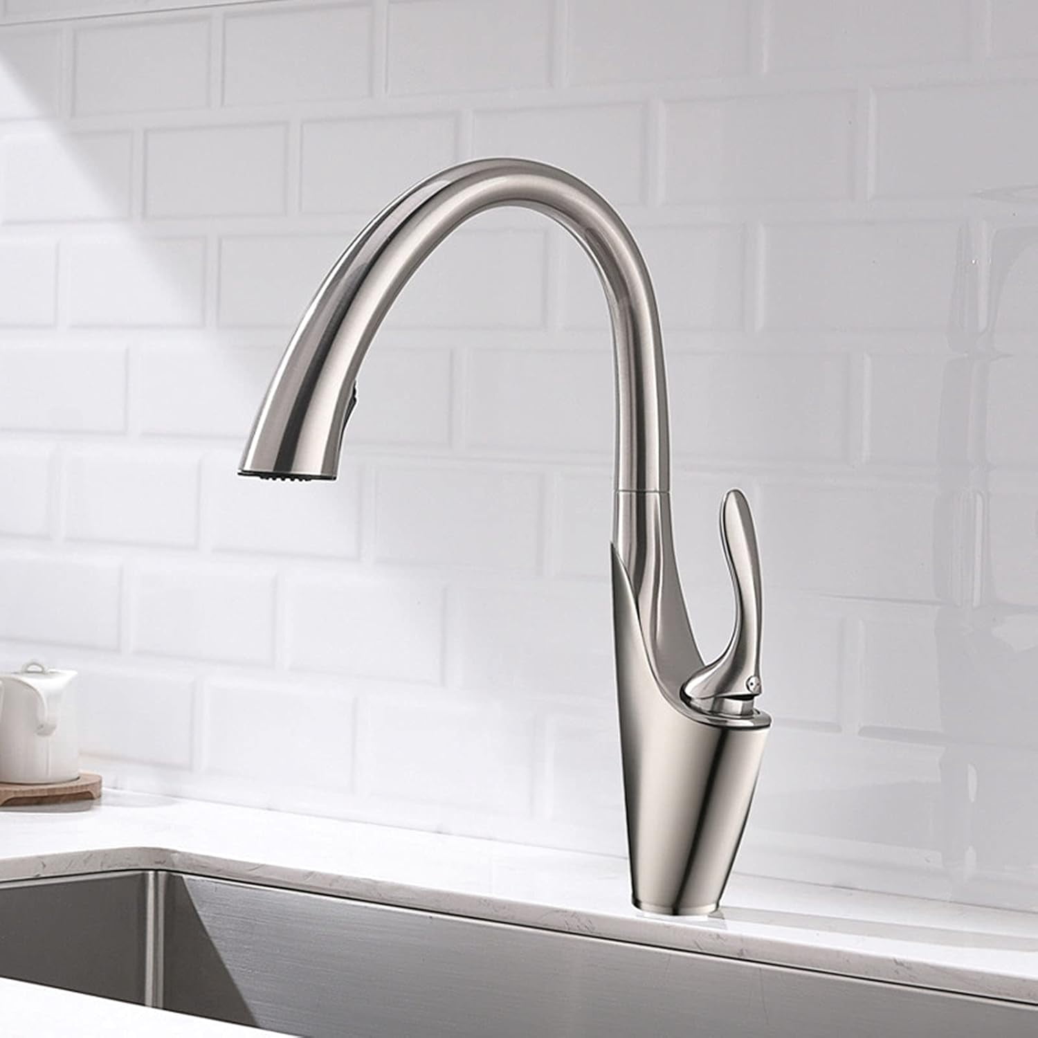 Kitchen Sink Solid Brass Hidden Pull-Out Kitchen Faucet with Dual-Function Sprayer, Swivel Single Handle Hot and Cold Water Kitchen Mixer Tap,Black