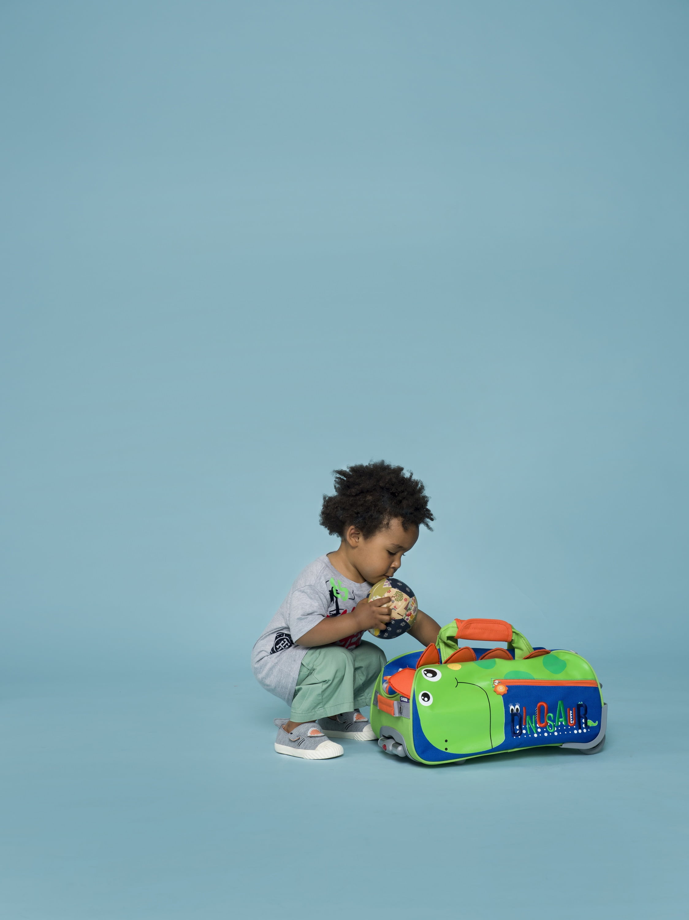 J World Girls Kids Travel Duffle Bag with Wheels Carry-on, Princess