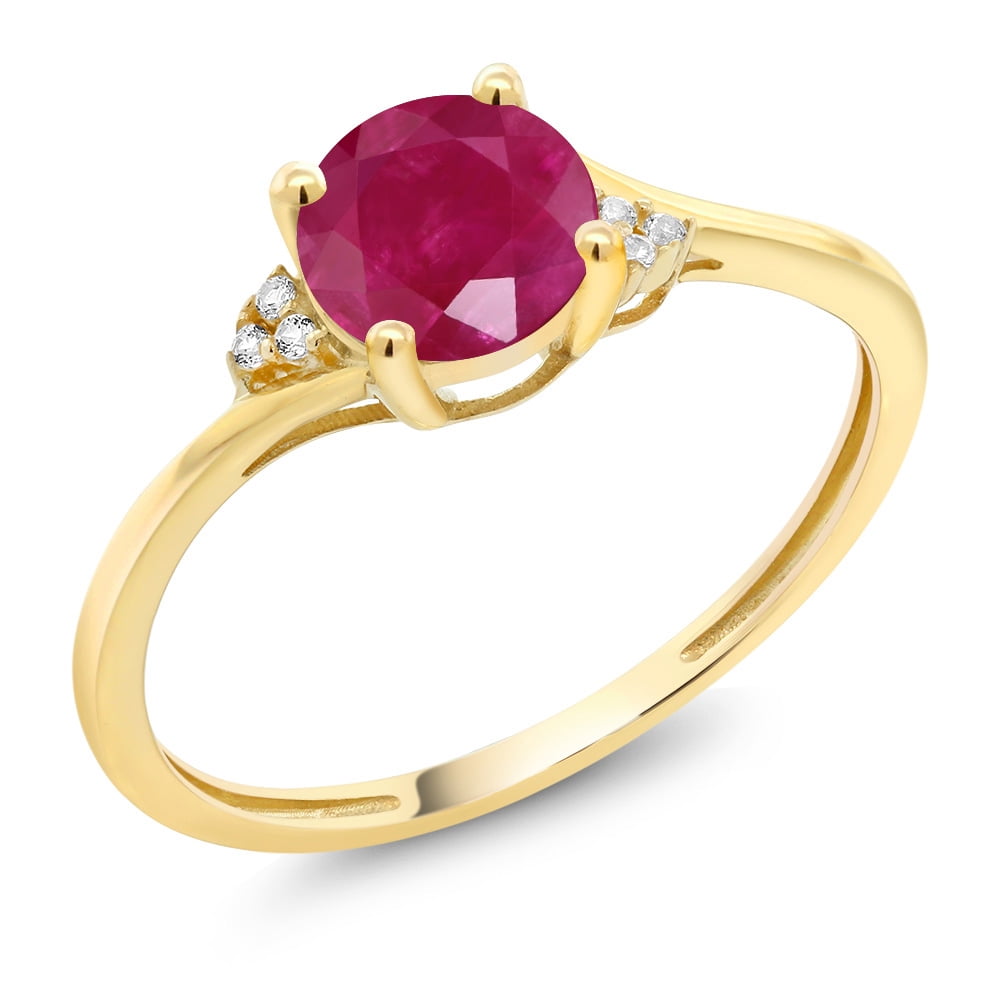 Gem Stone King 10K Yellow Gold Diamond Accent Engagement Ring Set with 6mm 1.05 Ct Round Red Ruby