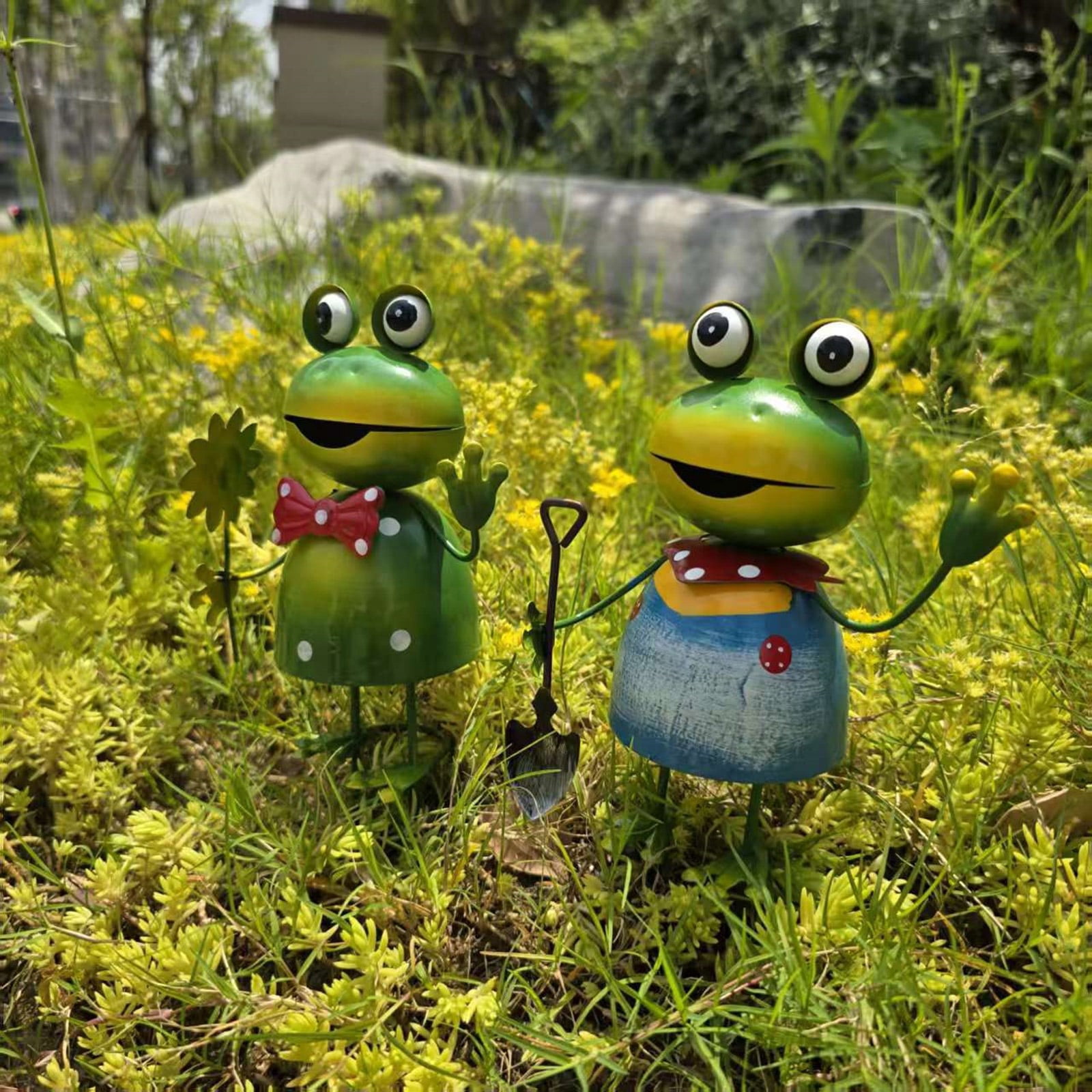 Playful Frogs Statues Iron Sculptures Weather Resistant Lawns Yard Art Ornaments Easy to Arrange