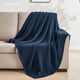 thumbnail image 4 of Manta Cozecube Cable Knit azul marino, 152 x 203 cm, ligera, 4 of 8