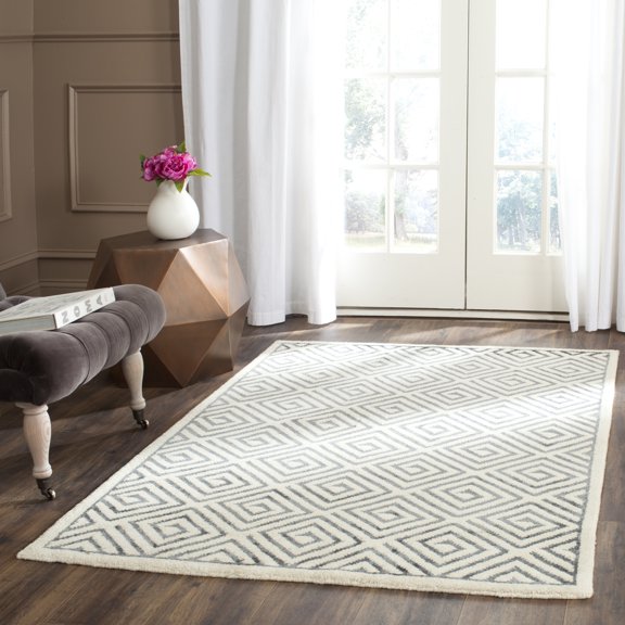 Safavieh Mosaic Geraldine Geometric Area Rug, Beige/Gray, 4' x 6'