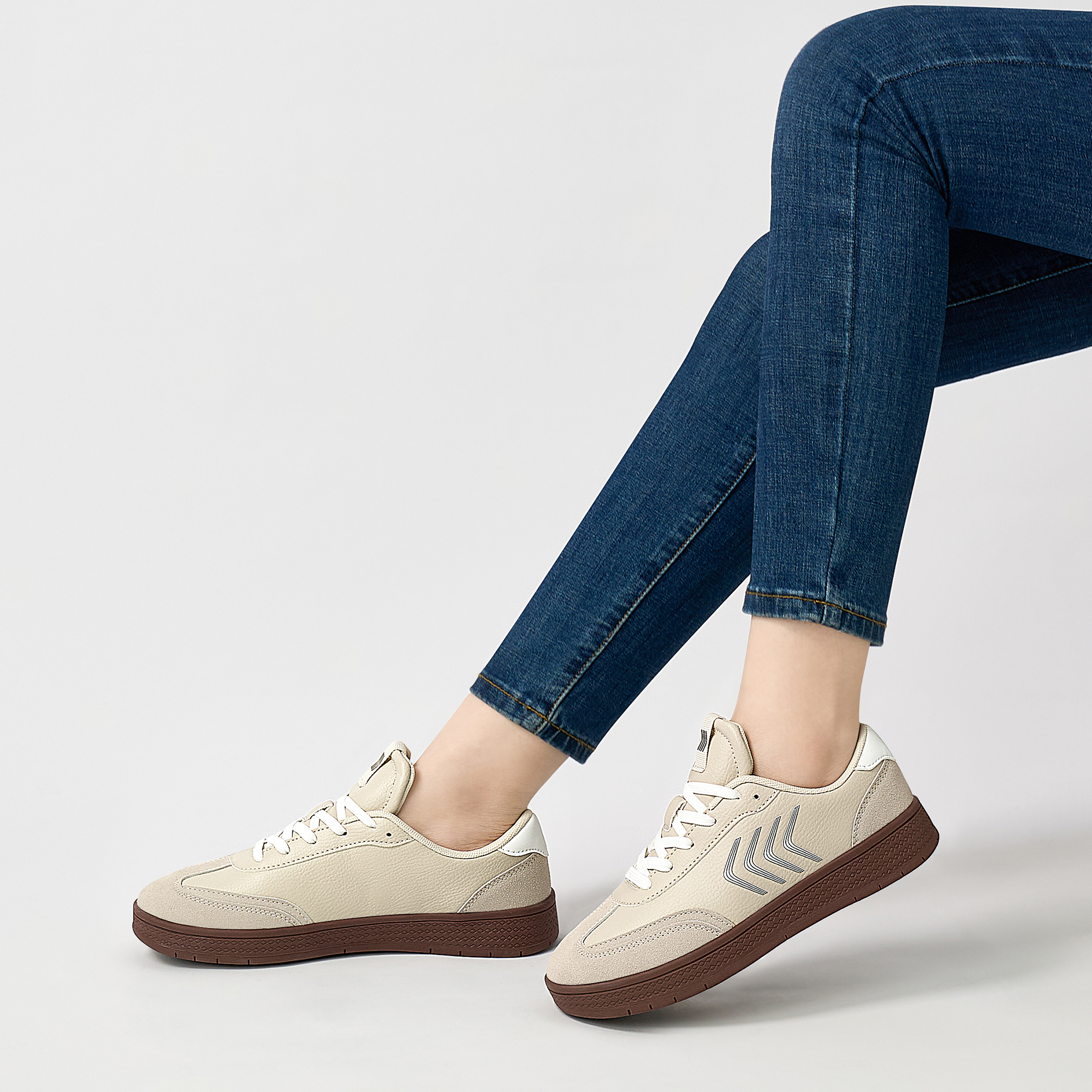 Ecetana Women's PU Leather Low-Top Sneaker photo 7