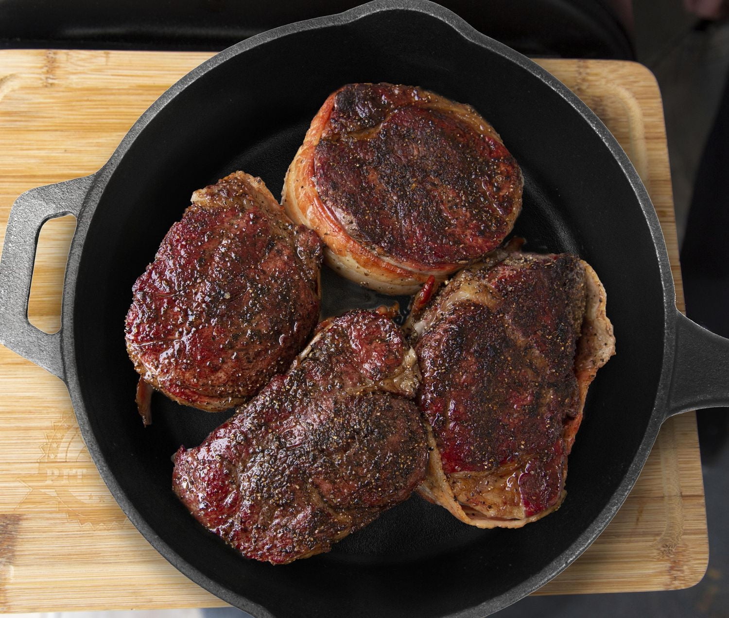 Poêle en fonte pré-assaisonnée Pit Boss de 14 po avec manche long