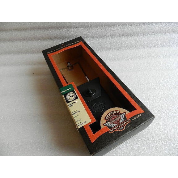 NOS OEM NEW 2004 AND NEWER HARLEY FLHRS TANK PANEL W/POUCH 91442-05