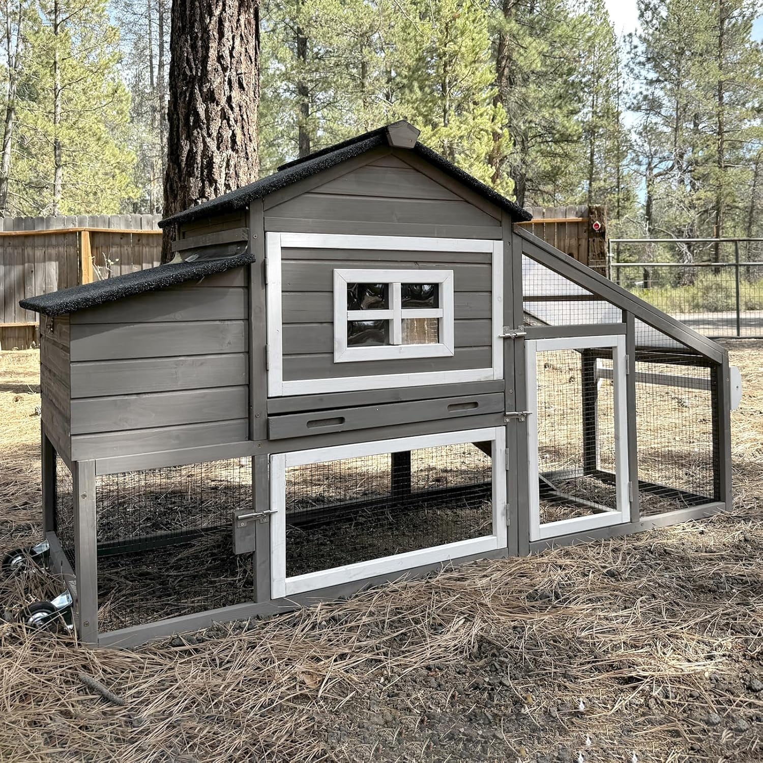 Aivituvin Chicken Coop, Mobile Chicken House with Wheels, Outdoor Hen House Poultry Cage with Nesting Box, Leakproof Pull Out Tray and UV-Resistant Roof (Brown)