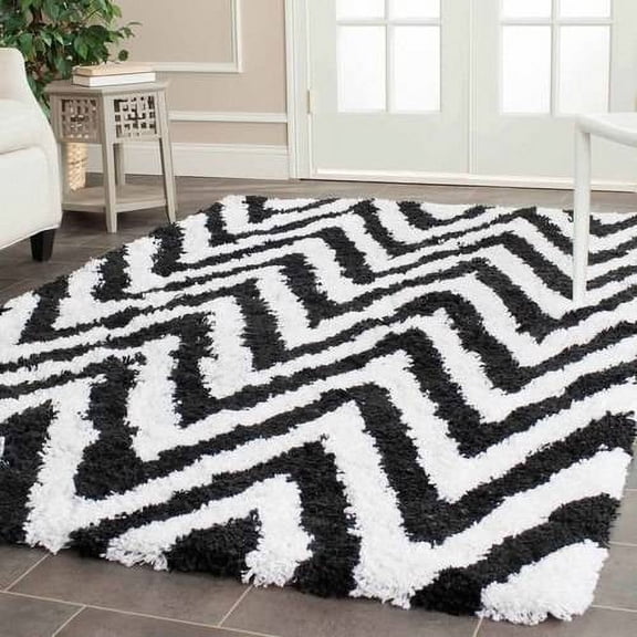 SAFAVIEH Giuseppe Chevron Shag Area Rug, Ivory/Black, 4' x 6'