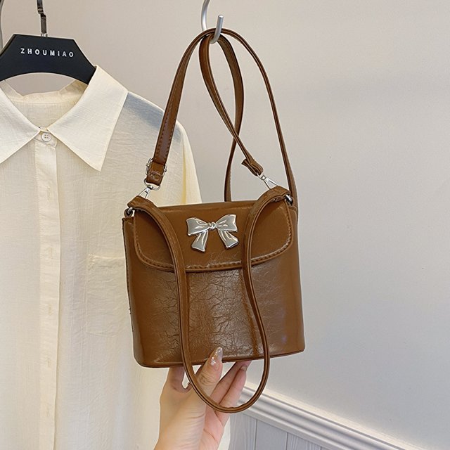 Bolso bandolera pequeño y fresco de verano 2025 para chica del bosque, bolso bandolera con lazo de color liso para la axila.