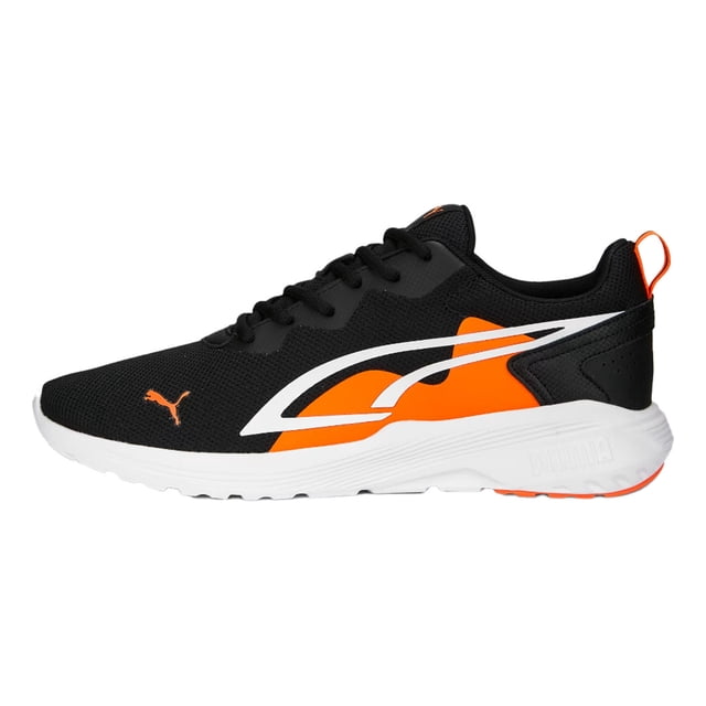 tenis caballero puma all day active naranja 38626914 negro 27.5 Zapatilla deportiva negra, vista lateral 3/4 derecha; parte superior de malla transpirable, cierre con cordones, interior acolchado y plantilla SoftFoam+ para amortiguación, detalle gráfico blanco y naranja en el costado y suela blanca con dibujo de tracción. También suele usarse como calzado casual para caminatas cortas.