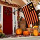 thumbnail image 1 of Linternas de calabaza sonrientes con bandera de Halloween | Banner exterior de poliéster duradero | Ojales metálicos | Decoración del hogar del jardín del porche | Múltiples tamaños de 11,8 x 17,7, 1 of 6