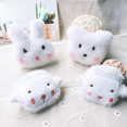 thumbnail image 1 of Broche de oso de peluche blanco ruborizado suave y lindo, pequeño muñeco de conejo ruborizado de oveja, alfiler para bolso, ropa, decoración de moda, 1 of 5