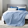 thumbnail image 2 of Manta Bedsure Cooling de algodón con forma de gofre, tamaño king, color azul cielo, 2 of 7