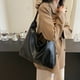 thumbnail image 4 of Bolso de mano informal y relajado para mujer con gran capacidad, nuevo estilo 2025, bolso de hombro de viaje de cuero suave de alta gama a la moda., 4 of 5