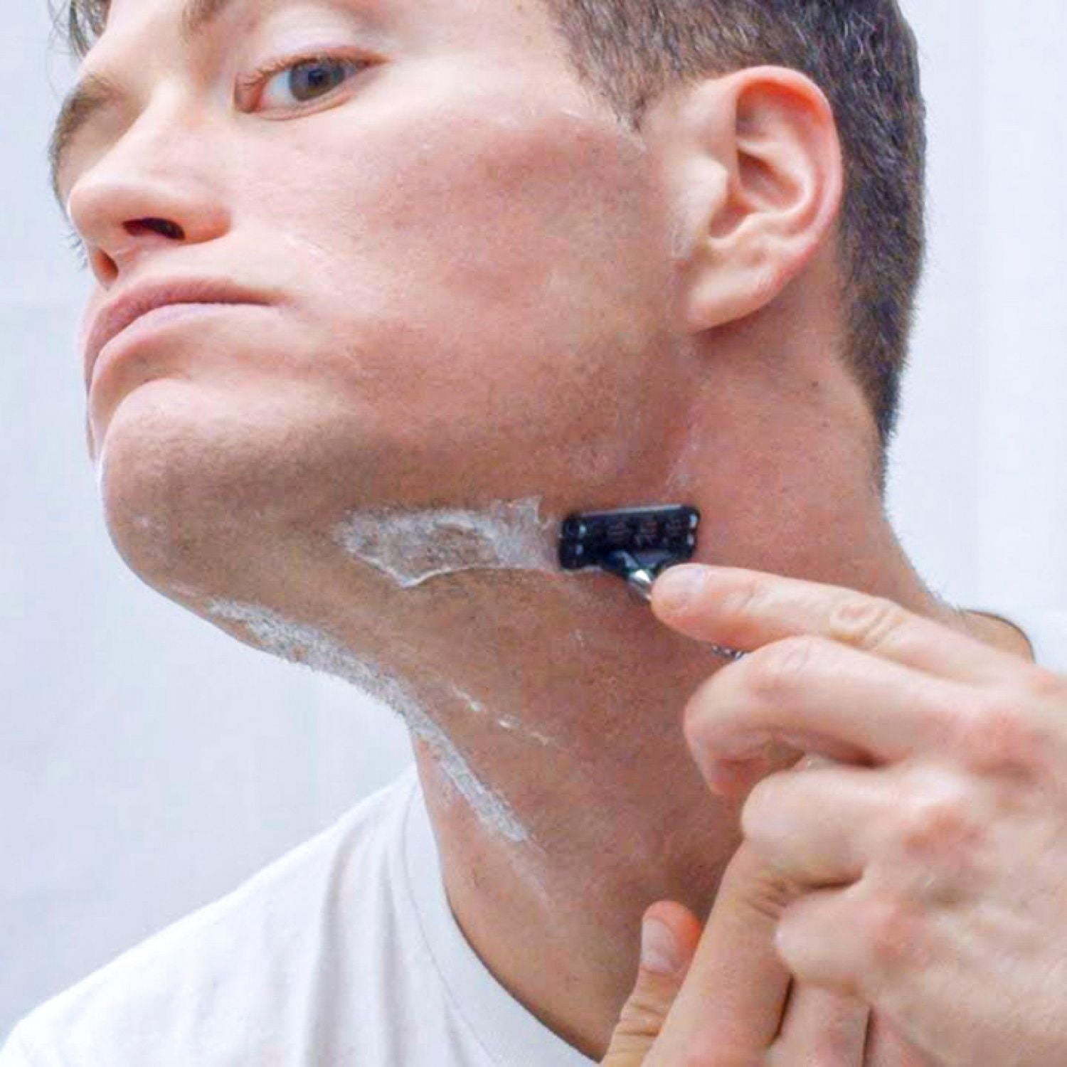 Cremo Original Shave Cream - smooth shaving cream fights razor burn, nicks and cuts, 177 ml (6 FL OZ)