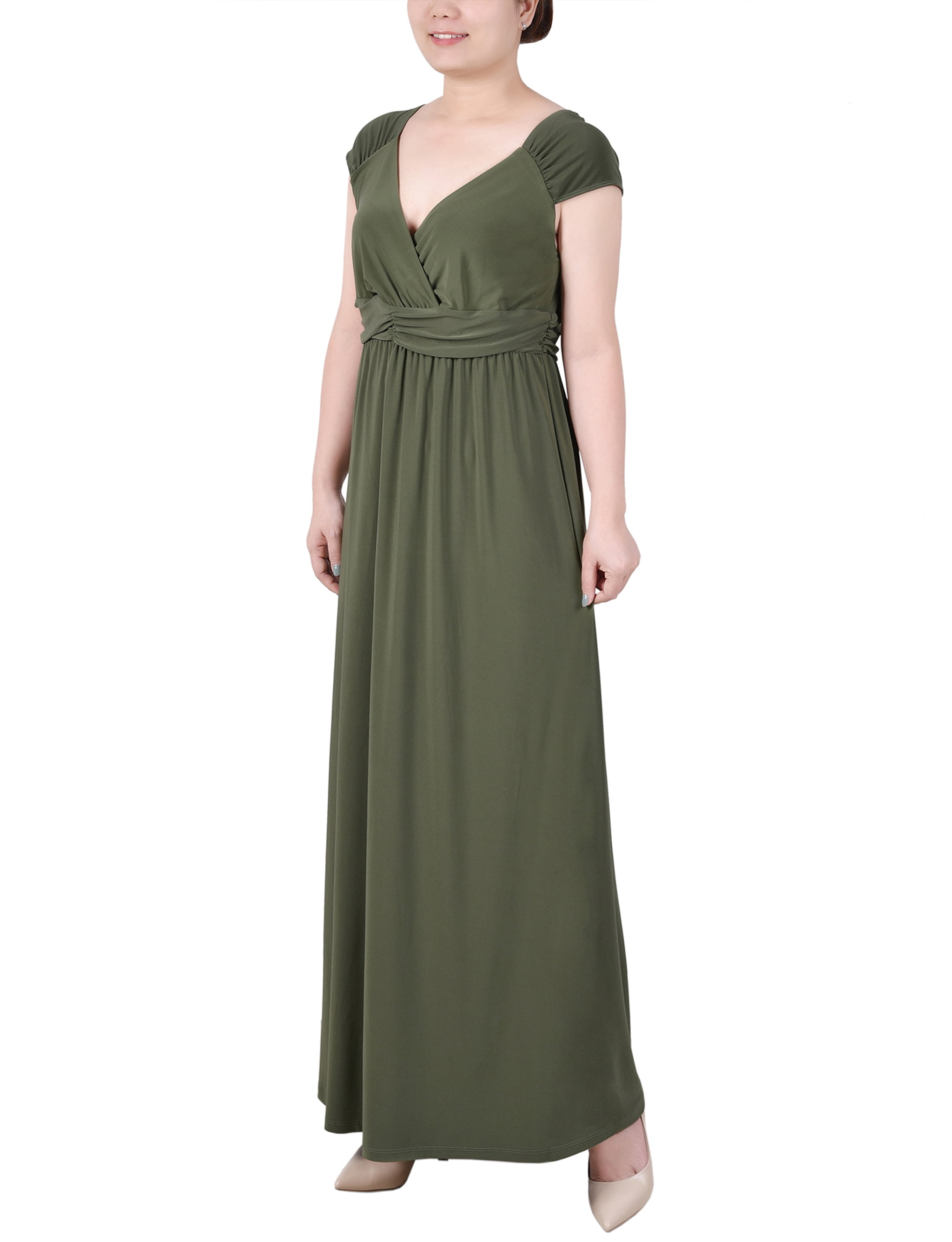 corsage to go with emerald green dress NY Collection Women's Ruched Empire-Waist Maxi prom flowers for emerald green dress The floor Color:Blue and Black Military Hat Mismached Elegant Blue Pleats ListedOver3Months