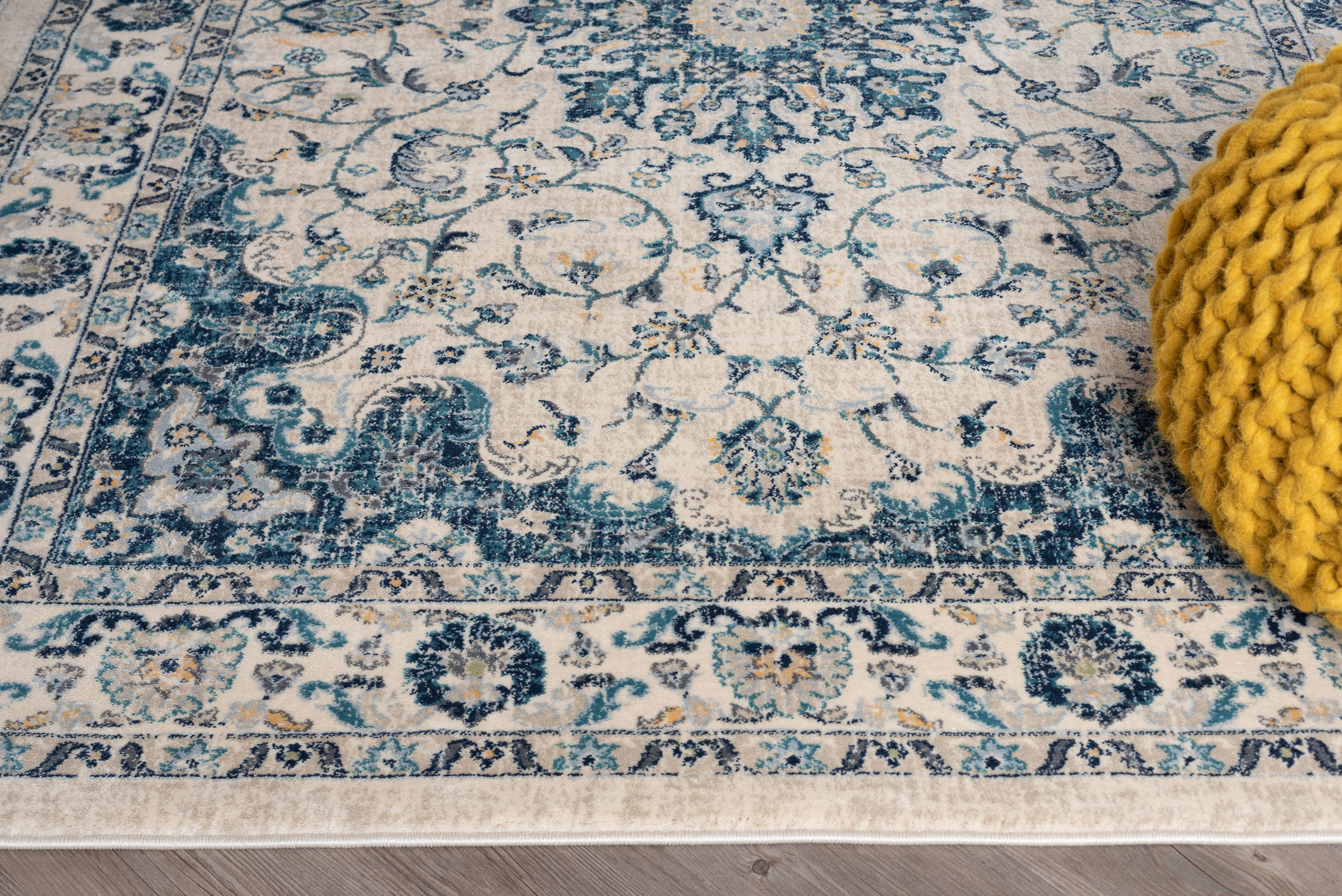 Traditional 5x8 Area Rug (5'3'' x 7'3'') Medallion Cream, Blue Living Room Easy to Clean
