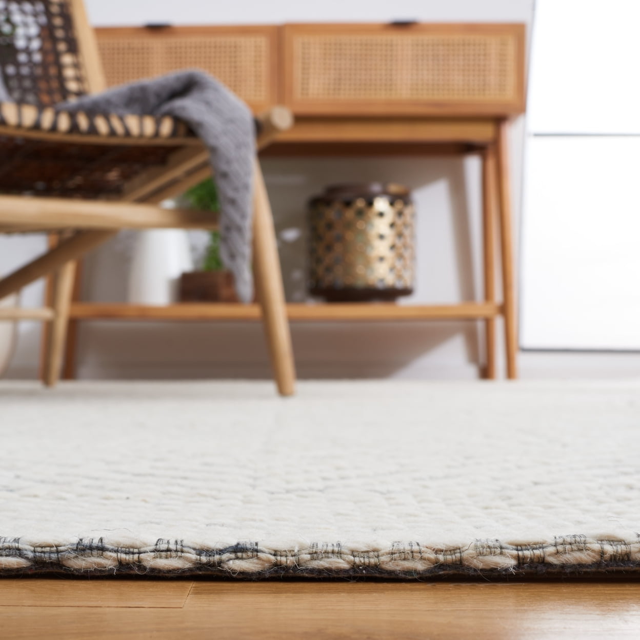 SAFAVIEH Marbella Trent Diamond Area Rug, Ivory/Black, 5' x 8'