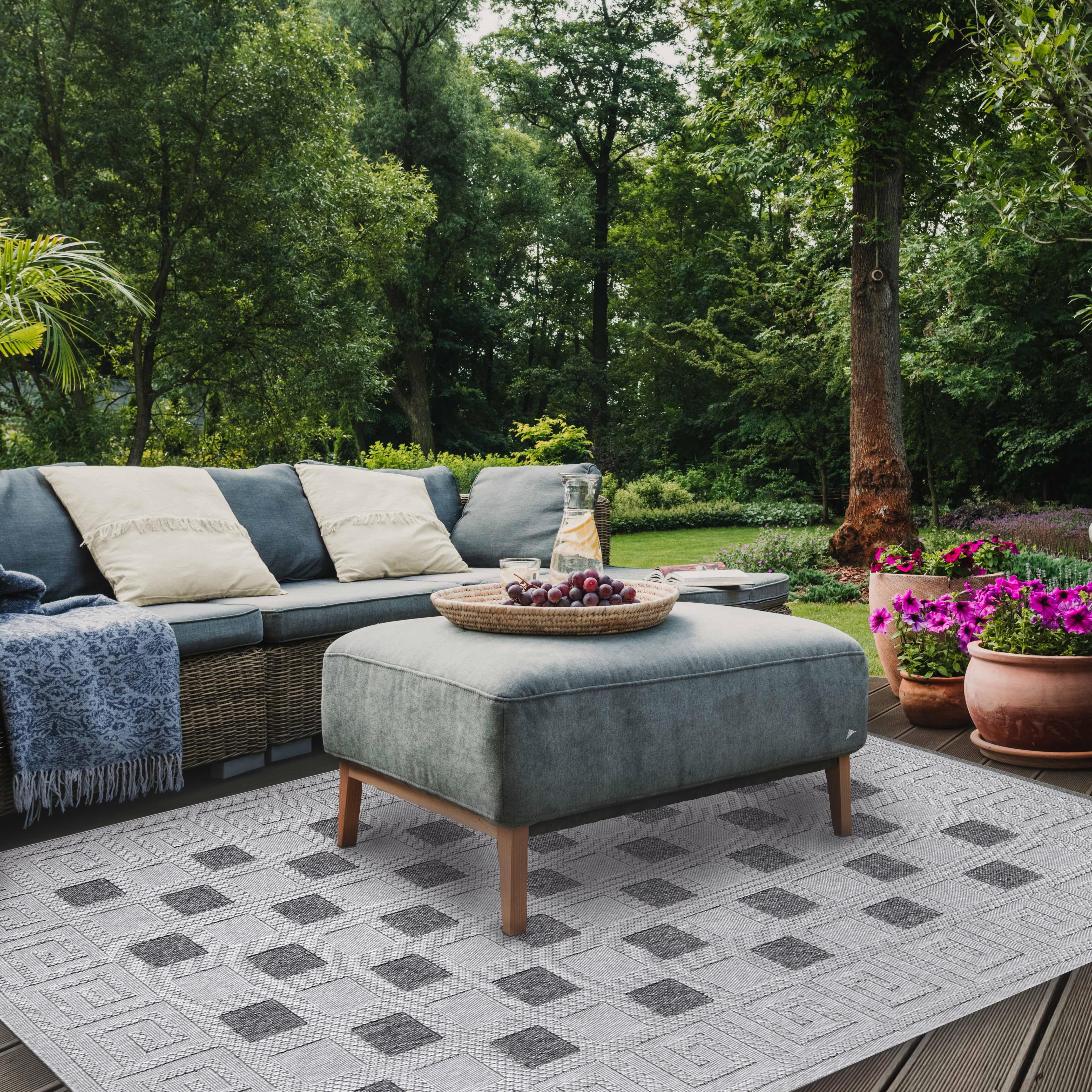 Modern Greek Key Geometric Indoor/Outdoor Area Rug, Gray, 6' x 8' 10"