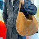 thumbnail image 2 of Nuevo bolso bandolera retro de media luna para mujer, de ante sintético, de diseñador de lujo, bolso de hombro con correa ancha tejida de alta calidad, 2 of 5