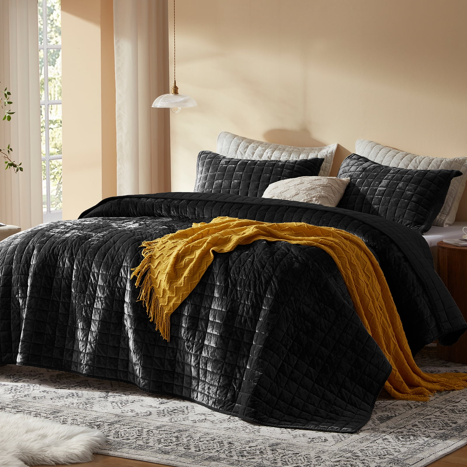 Velvet Quilt King Size-98''x106'', Lightweight Black Velvet Comforter Set with 2 Pillow Shams, Soft Bedspread Coverlet Quilted Bedding Set for All Season