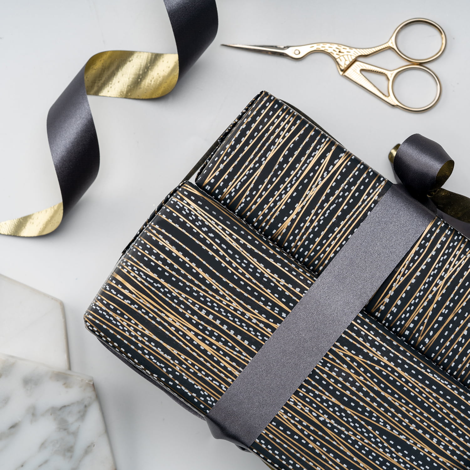 MAYPLUSS Gift Wrapping Paper Roll - 3 Different Black Gold Stripe Desi –  Maypluss