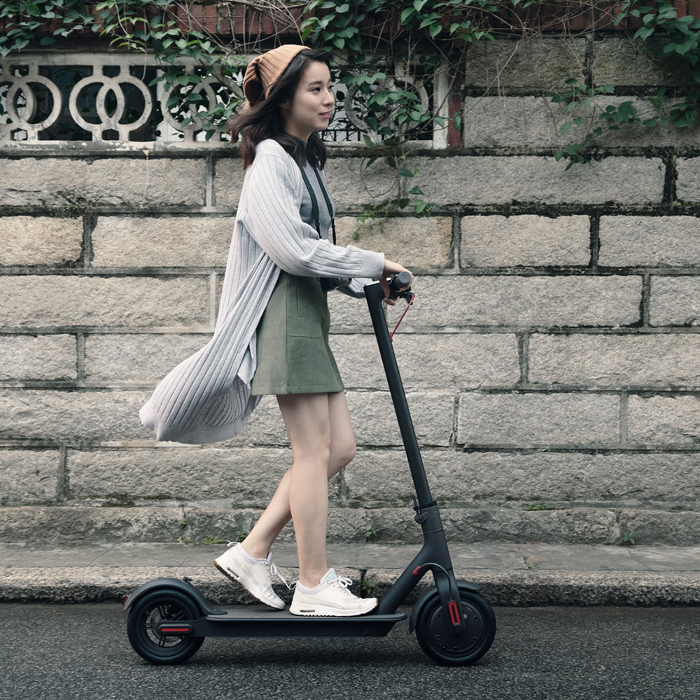 buy Xiaomi M365 Pro 4 Electric Scooter  Escooters \ Xiaomi PEV Helper \  500-1000 GBP \ Up to 30 mi \ Up to 25 mph
