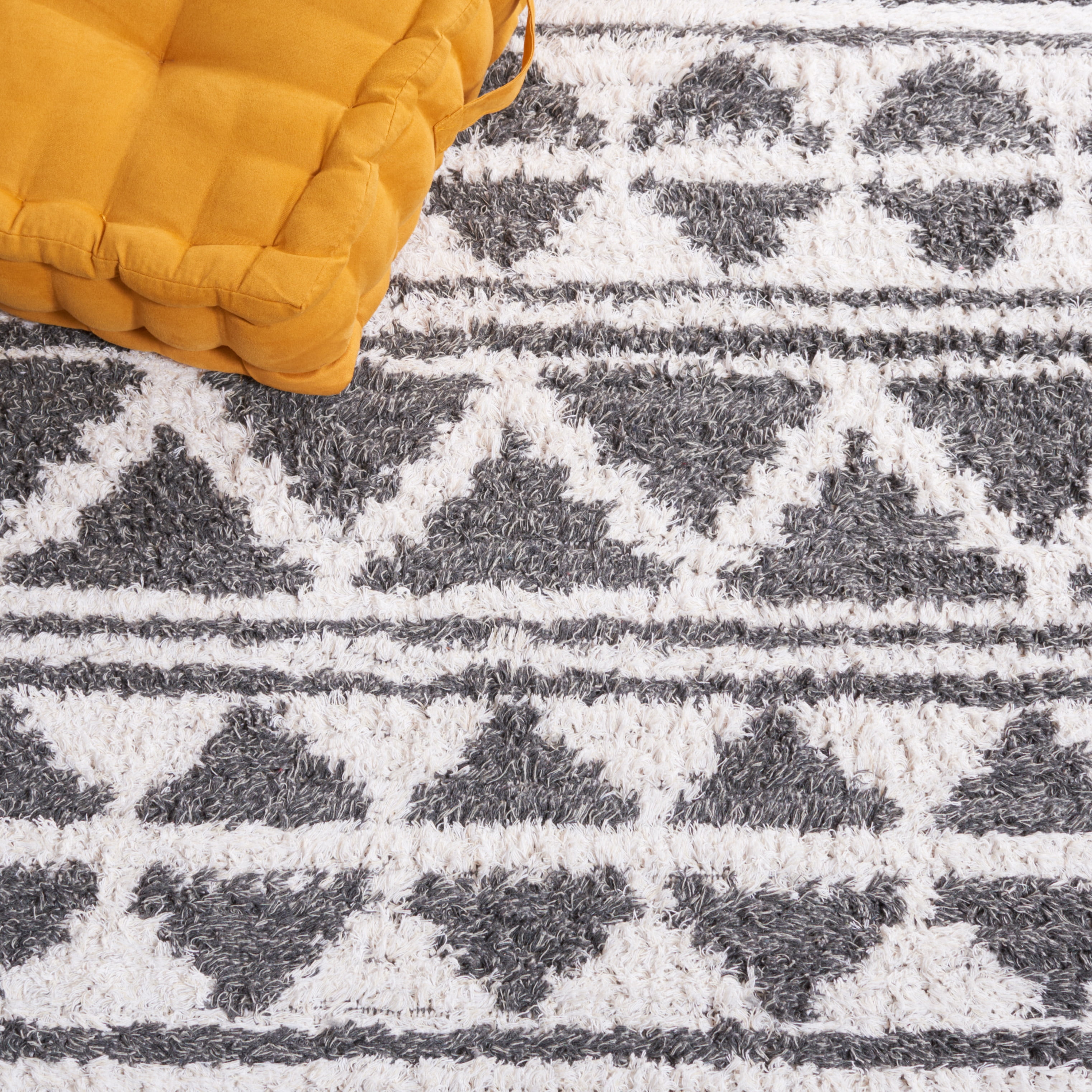 SAFAVIEH Augustine Kalina Geometric Area Rug, Ivory/Gray, 6'4" x 9'6"