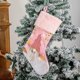 thumbnail image 3 of Paquete de 2 medias navideñas Foohvr rosas de 19 pulgadas grandes para colgar en el árbol de Navidad decoraciones para repisas de chimenea, 3 of 5