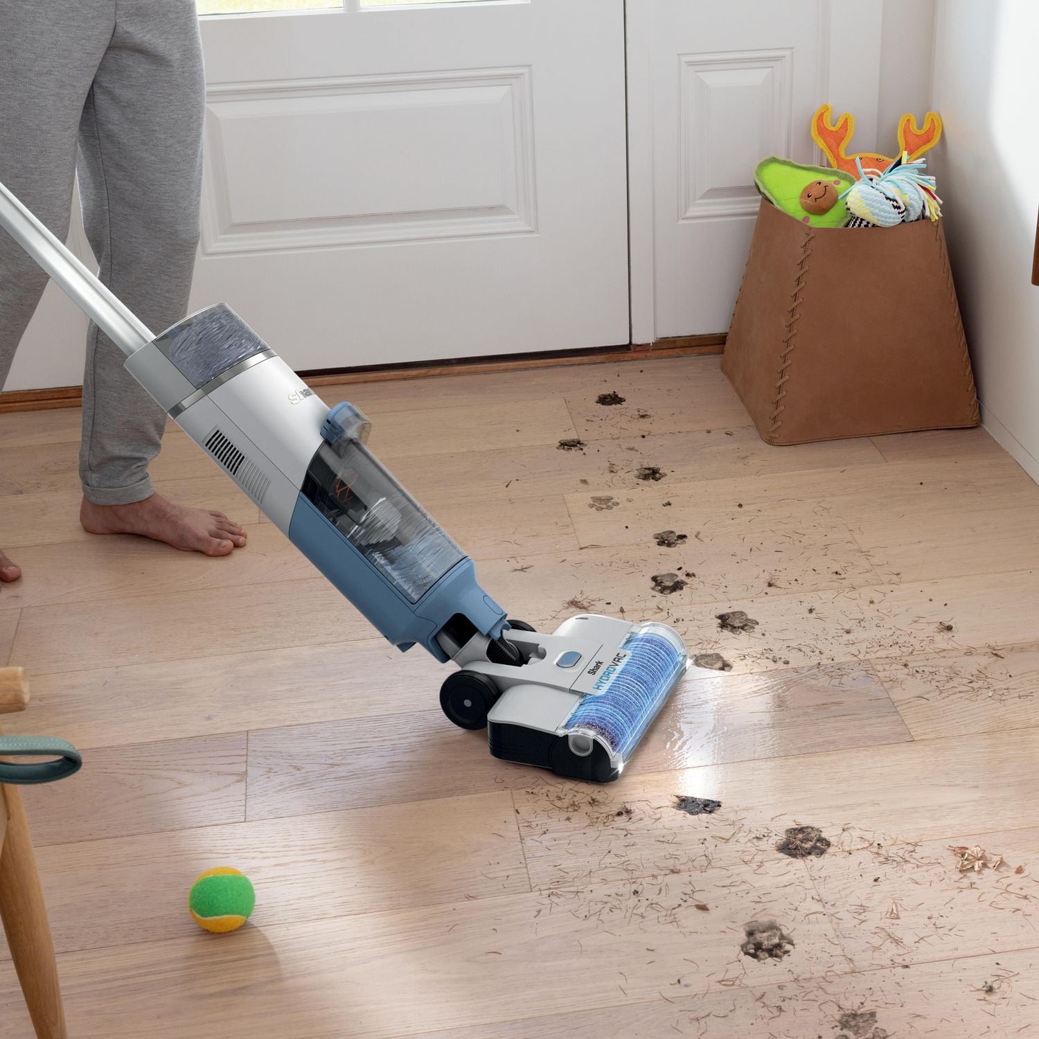 Shark HydroVac Multi-Surface Concentrate with Odour Neutralizer for Shark HydroVac 3-in-1 cleaners, Formulated for sealed hard floors and area rugs, 1 Litre