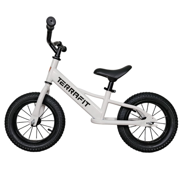 bicicleta entrenadora de balance sin pedales equilibrio para niños blanca TERRAFIT, vista lateral centrada de cuadro metálico blanco con logo, asiento negro ajustable y manillar negro; ruedas neumáticas negras con radios. Para niños de 3 años; diseño de baja altura que ayuda a practicar balance y coordinación y que suele usarse para familiarizar a niños con el manejo antes de bicicletas con pedales.