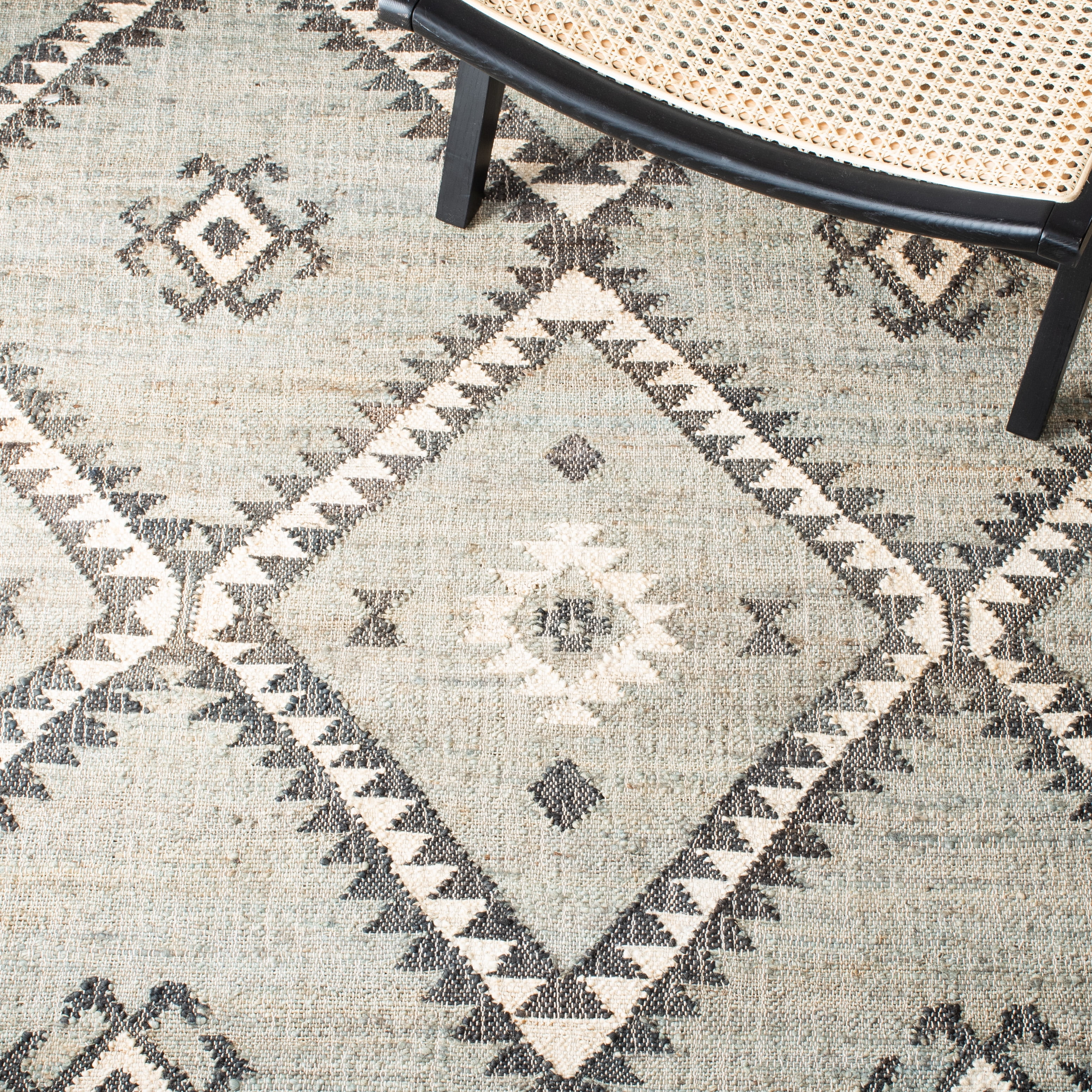 SAFAVIEH Kilim Aindreas Tribal Area Rug, Blue/Black, 7' x 7' Round