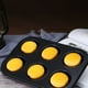 thumbnail image 4 of Molde antiadherente de acero al carbono para cupcakes, color negro, de liberación rápida, para 6 moldes de cocina., 4 of 6