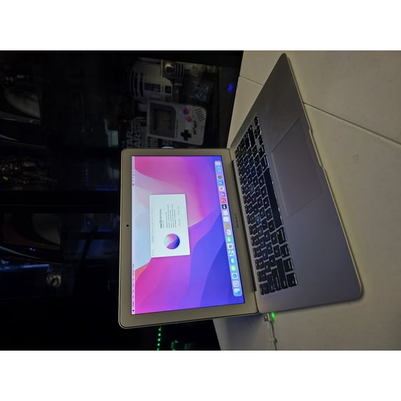 Pre-Owned Apple MacBook Air 13.3-Inch Laptop - 1.4Ghz Core i5 / 4GB RAM / 128GB SSD MD760LL/A (Good)
