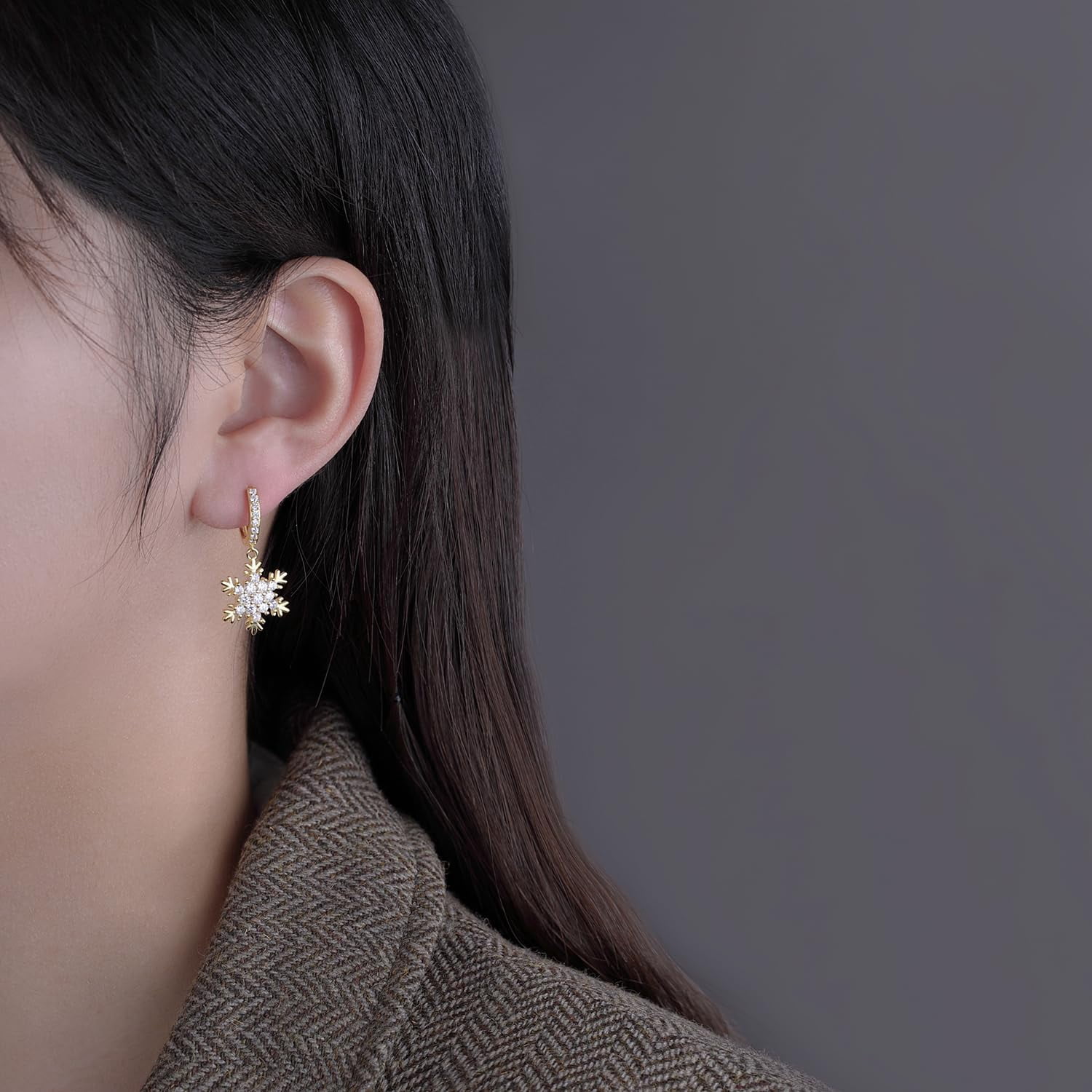 Solid 925 Sterling Silver Sparkling CZ Snowflake Hoop Earrings for Women Teens Snowflake Hoop Earrings Huggie Earrings Drop Christmas Gifts