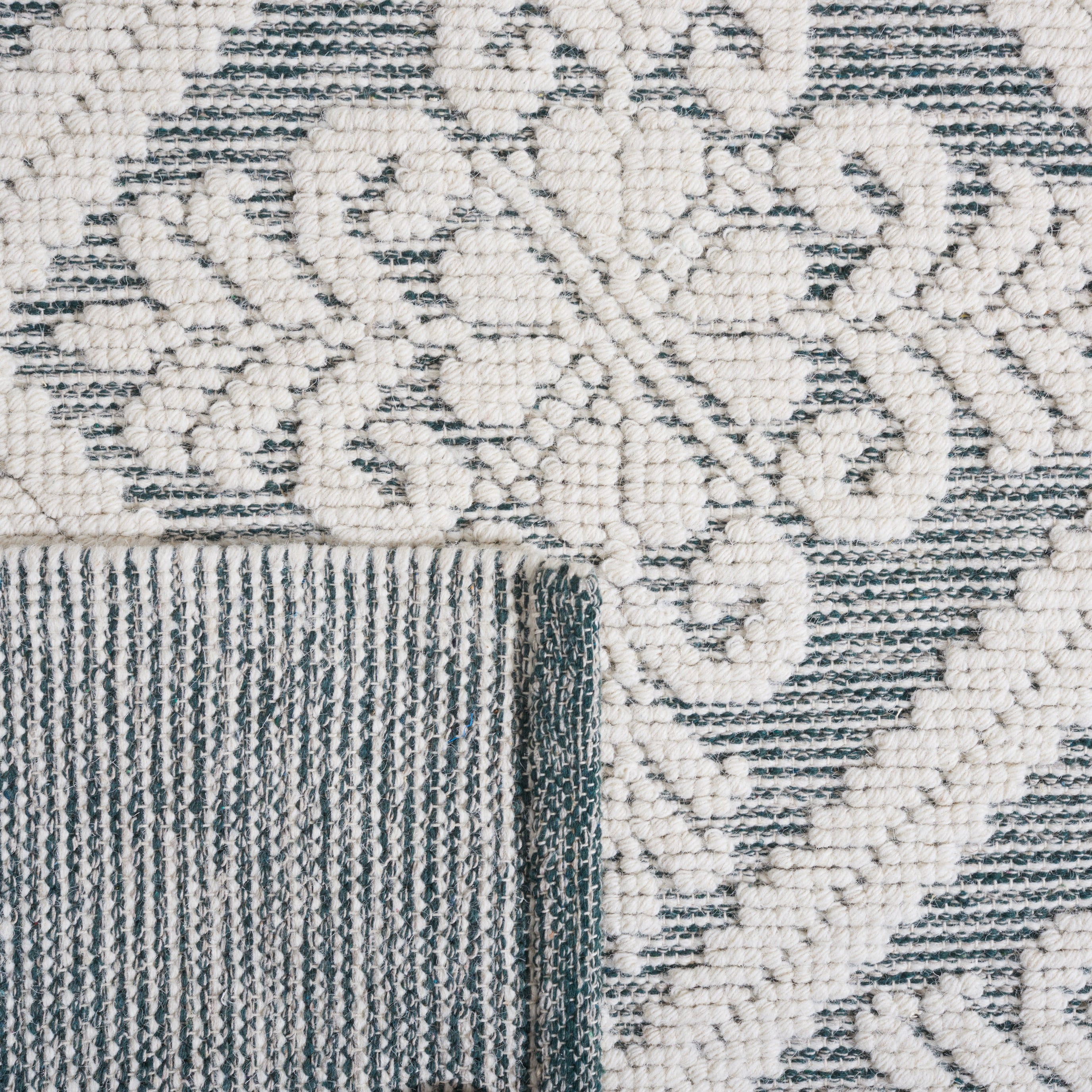 SAFAVIEH Vermont Trinity Floral Geometric Wool Area Rug, Ivory/Green, 6' x 6' Round