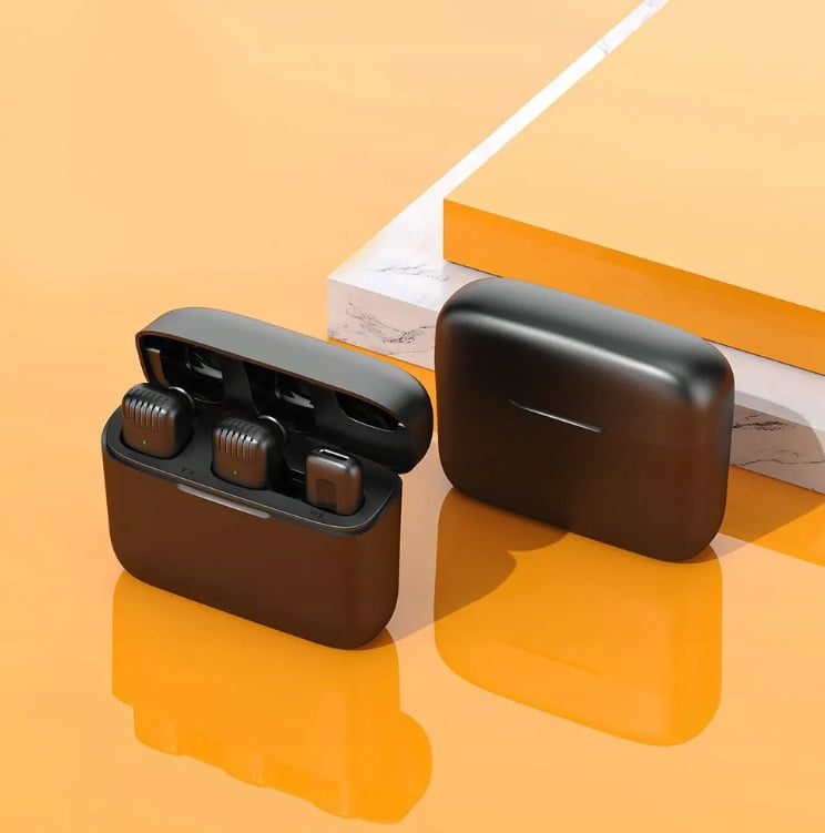 Wireless lavalier microphone with charging case for outdoor recording