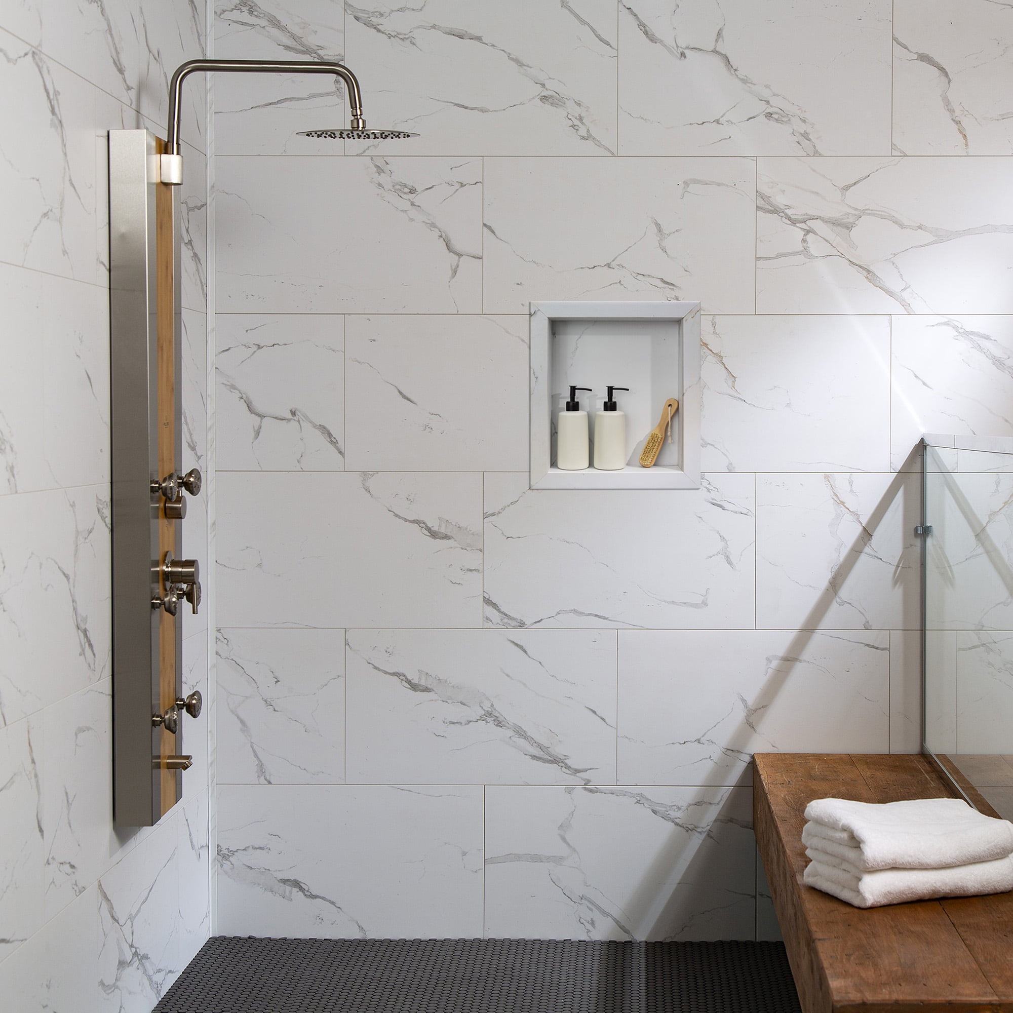 Palisade 25.6in x 14.8in Vinyl Wall Tile in Carrara Marble