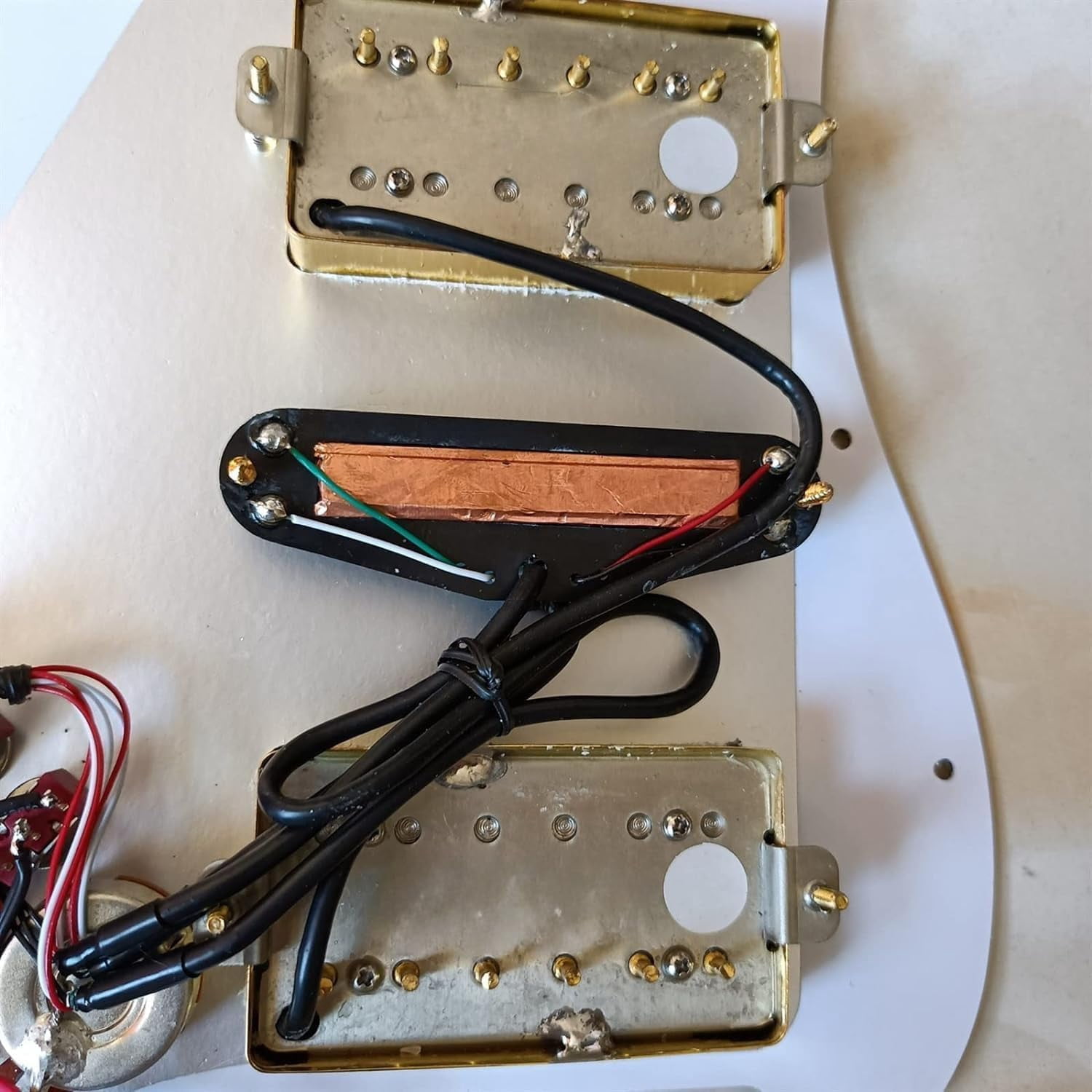 HSH Prewired Guitar Strat Pickguard Set, Gold Alnico 5 Humbucker Pickups Coil Splitting Switch Multi Switch Harnesses,For Fender ST Electric Guitar Part Replacement
