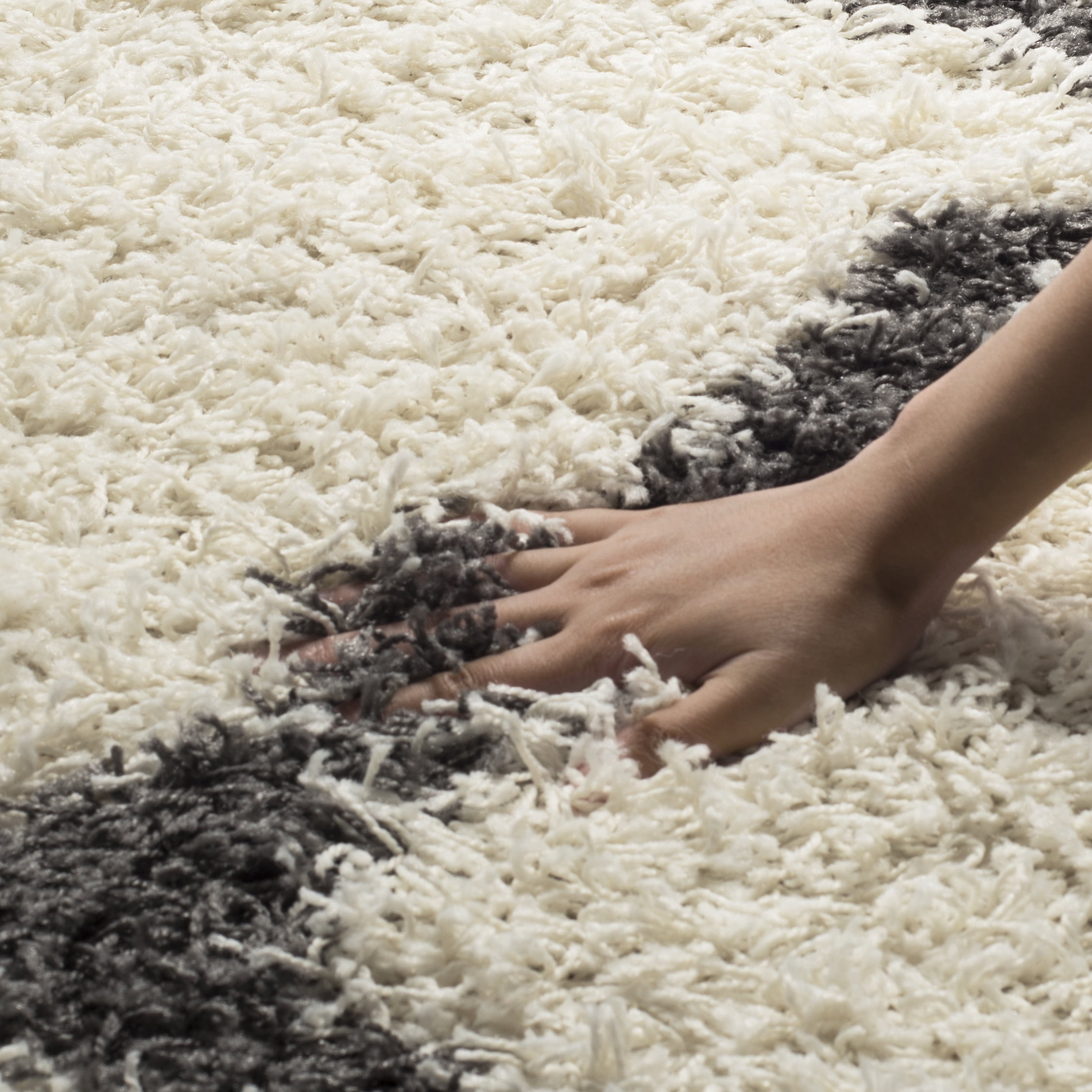 SAFAVIEH Dallas Logan Geometric Shag Area Rug, Ivory/Dark Grey, 4' x 4' Round