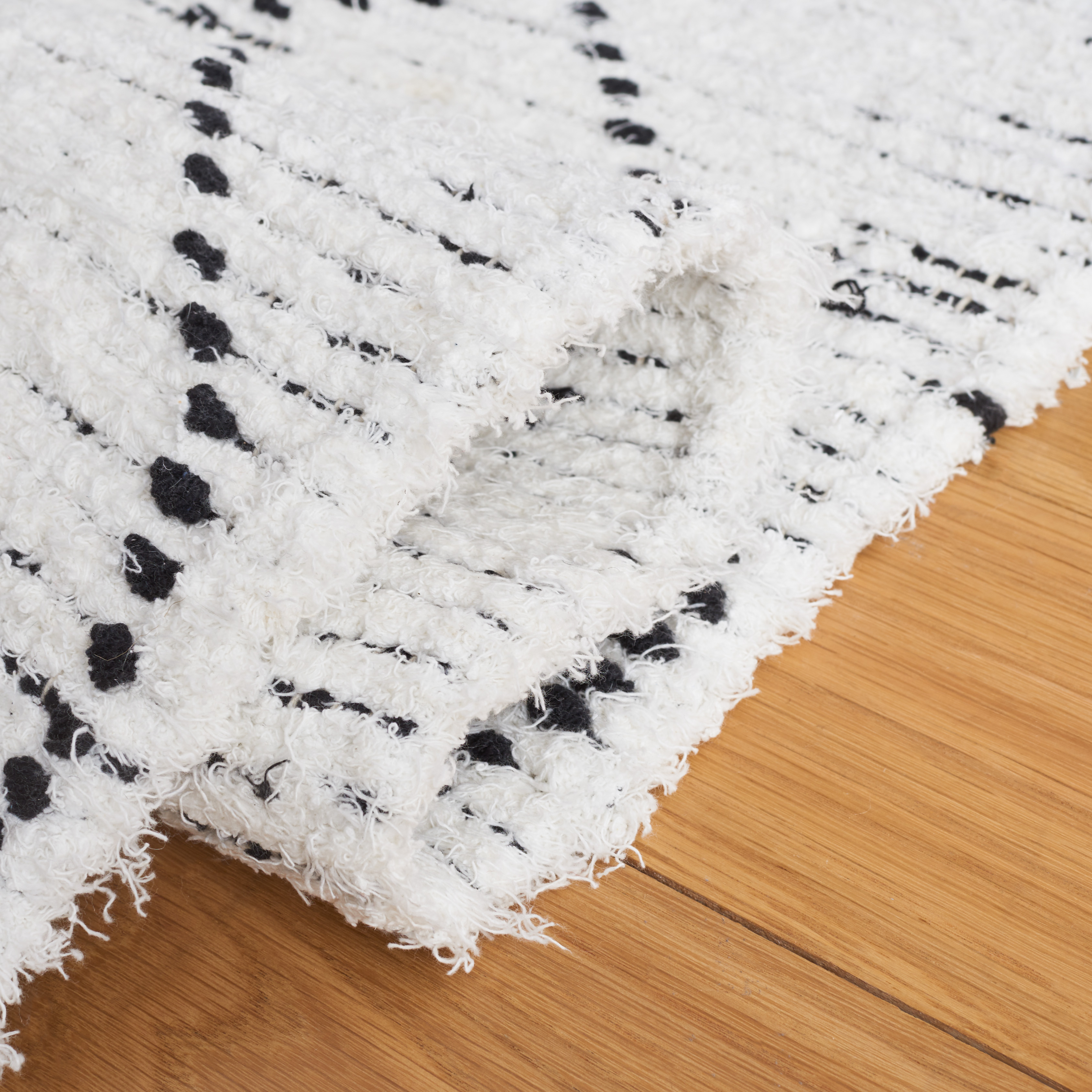 SAFAVIEH Casablanca Dreda Geometric Cotton Area Rug, Ivory/Black, 8' x 10'