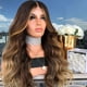 thumbnail image 3 of Peluca de 22'', natural, suave, larga, ondulada, rubia ombré, extensiones de cabello de fibra sintética, resistente al calor y a altas temperaturas, para fiestas y cosplay., 3 of 10