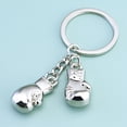 thumbnail image 2 of Llavero de metal con forma de guante de boxeo para hombre y mujer, llavero deportivo 3D, 2 of 2