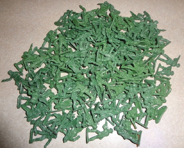 Army Soldiers Figures 2 Inches Tall Green and Khaki 32 Pieces 