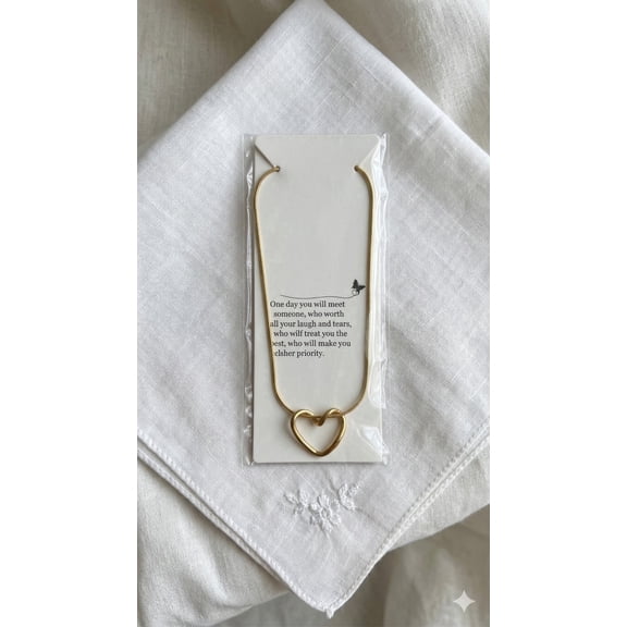Heart Pendant Necklace for Women Elegant Minimal Chain Necklace Stylish Daily Wear Jewelry Gift for Woman and Special Occasions