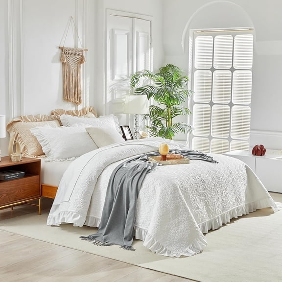 Oversized Ruffled Quilt Set Queen Size White Shabby Chic Farmhouse Bedding with Pillow Shams Lightweight Fluffy Summer Coverlet