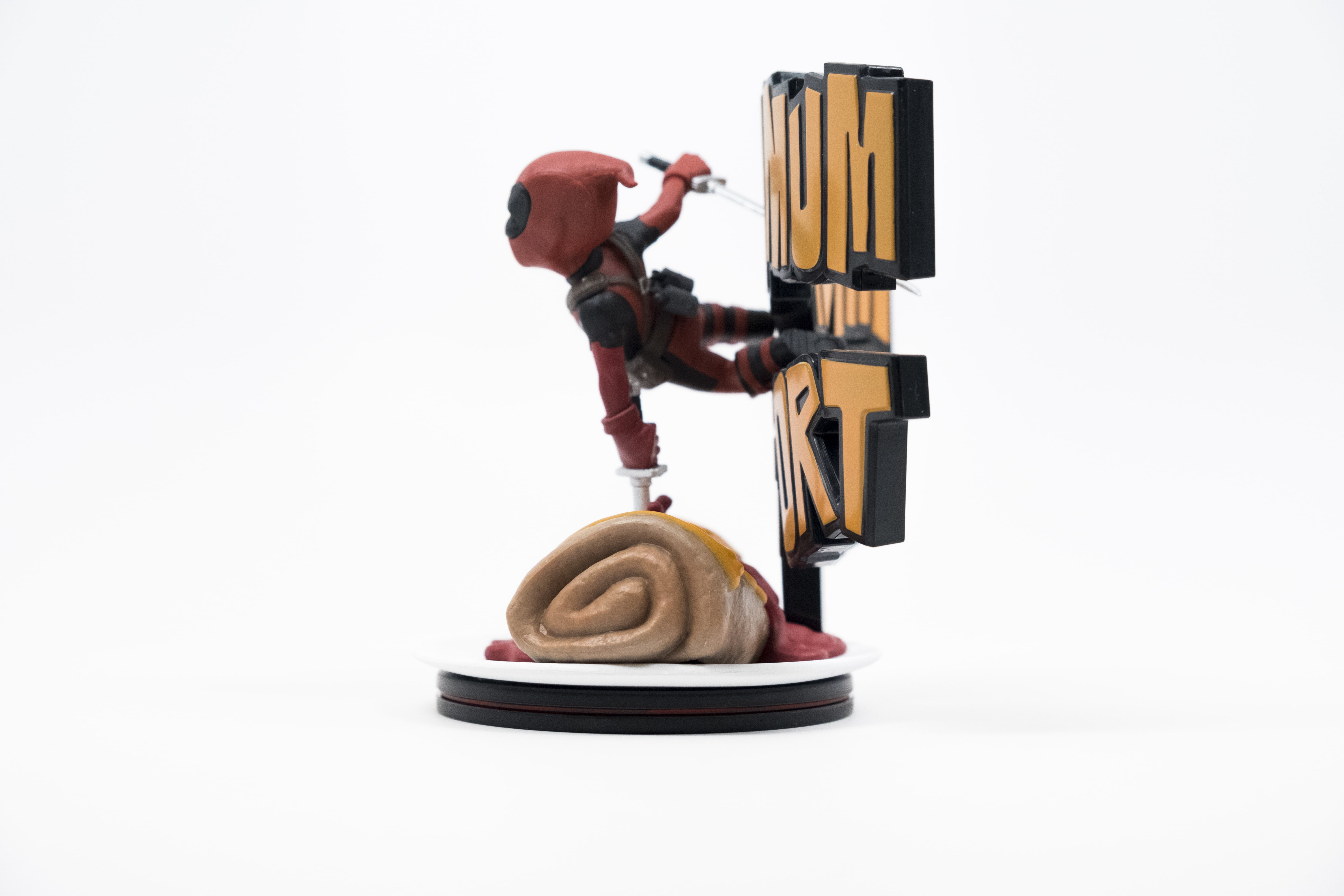 Marvel's Deadpool Maximum Effort- QMx 4.75 inch Q-Fig Diorama 