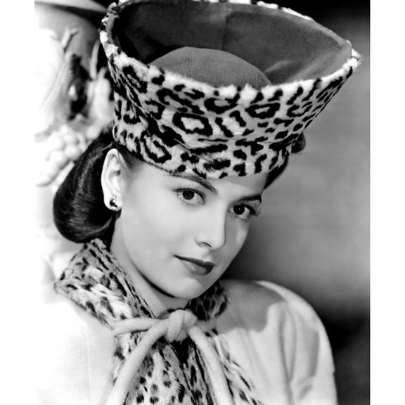 Olivia De Havilland 1943 Photo Print (8 x 10)