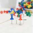 thumbnail image 4 of Amazon Basics Chinchetas, varios colores, punta de acero, 100 unidades, 4 of 5
