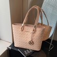 thumbnail image 3 of Bolso de mujer de gran capacidad, nuevo estilo 2025, diseño de nicho, bolso de mano de moda de alta gama, bolso de mano para todo tipo de viajes., 3 of 5