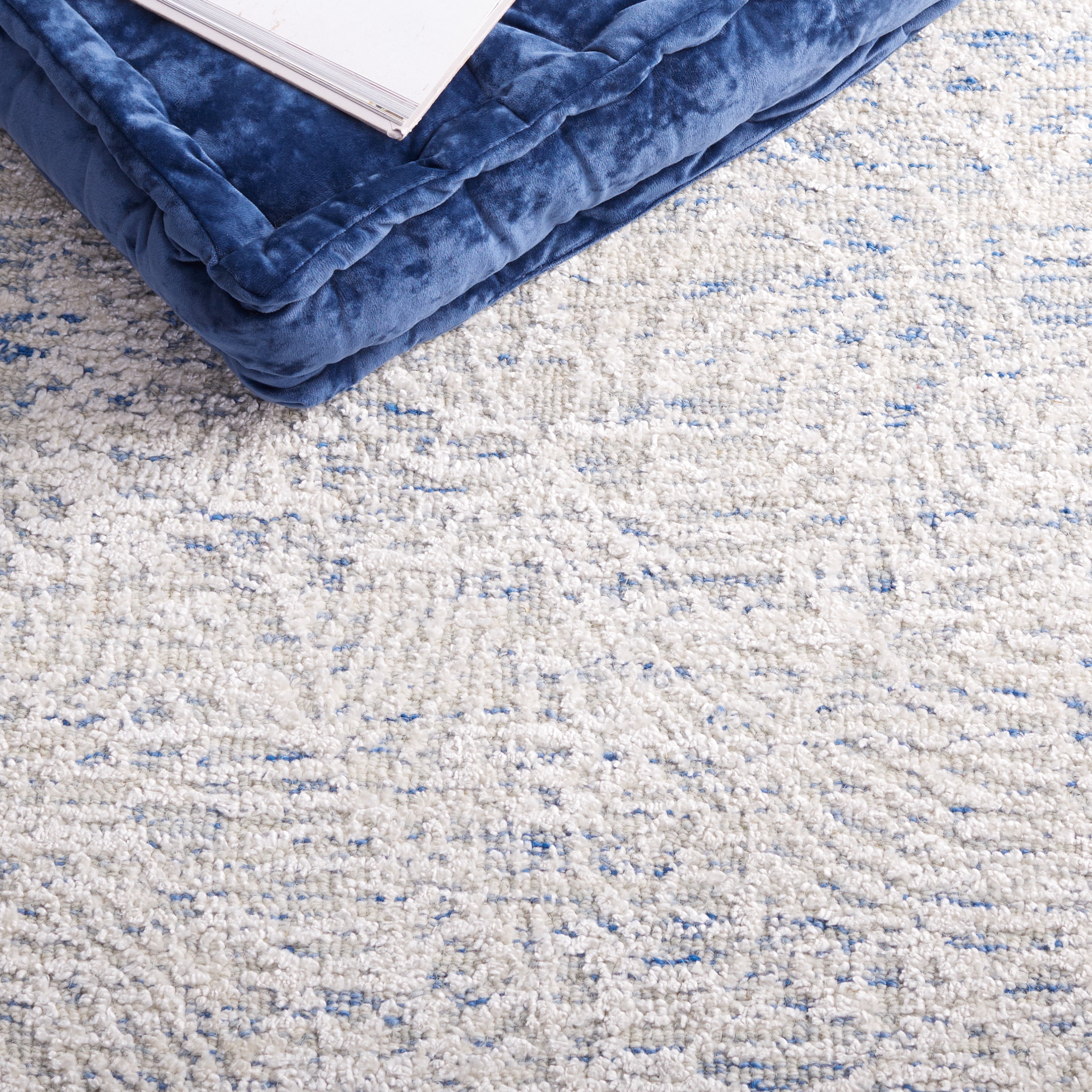 SAFAVIEH Precious Fabiana Geometric Area Rug, Blue/Ivory, 4' x 6'